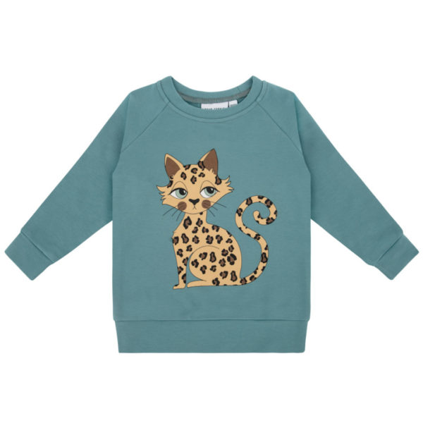 Dear Sophie trui met luipaard print voor jongens en meisjes in de kleur groen. Fijne warme sweater met ronde hals waarvan de uiteinden zijn afgewerkt met elastische boorden waardoor de trui mooi aansluit.