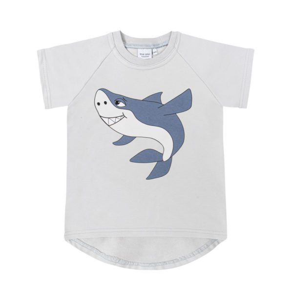 Dear Sophie t-shirt met haaien print voor jongens en meisjes in de kleur grijs.