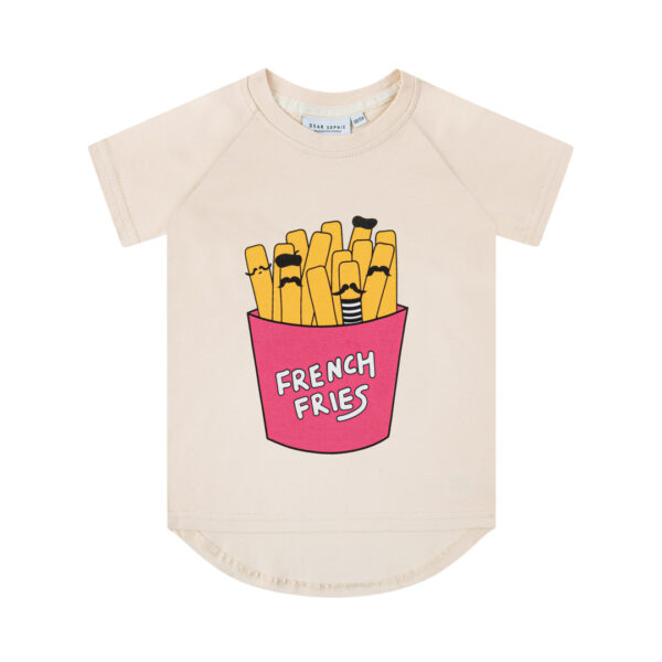 Ecru t-shirt met frietjes print voor jongens en meisjes van Dear Sophie.